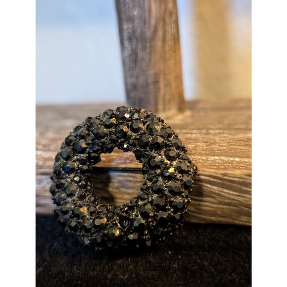 Vintage Art Deco Black Rhinestone Black Metal Wreath Brooch - Picture 4 of 5
